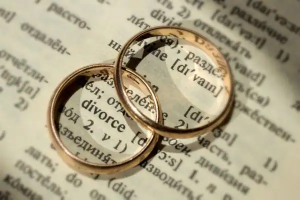 Image of rings removed before divorce mediation East Sussex